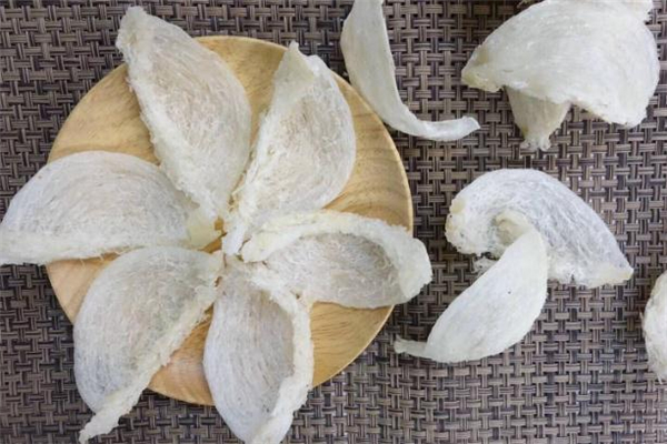 燕窝受潮发霉了还可以吃吗,燕窝有点发霉还能吃吗