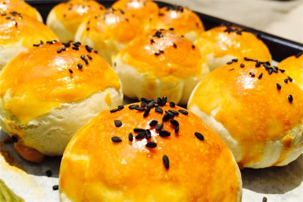 蛋黄酥要放冰箱吗,做好的蛋黄酥放到第二天烤可以吗