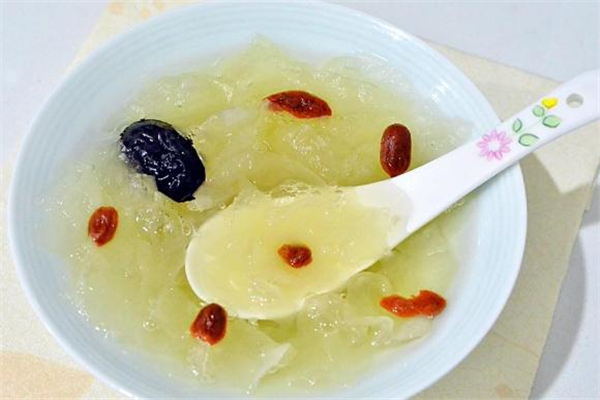 银耳汤隔夜喝有毒吗,银耳汤不能隔夜是真的吗