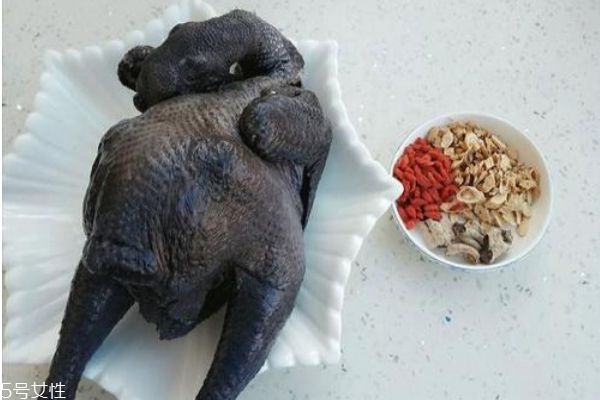 乌鸡翡翠有什么功效和作用,乌鸡有什么功效和作用