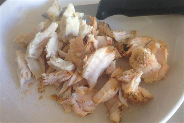 白水煮鸡胸肉煮多久,白水煮鸡胸肉冷水下锅煮多久