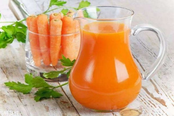 胡萝卜汁可以祛斑吗,胡萝卜汁加牛奶能祛斑吗 胡萝卜汁可以祛斑吗,胡萝卜汁加牛奶能祛斑吗