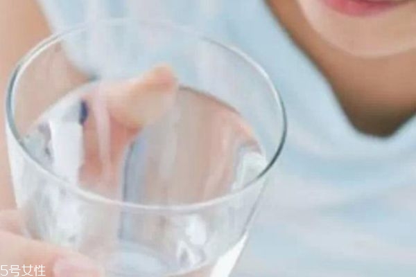 夏天喝热水会上火吗?,冬天喝热水会上火吗