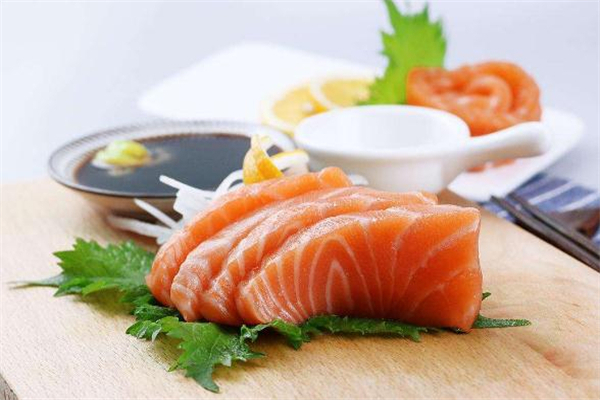 三文鱼几月份吃最好,三文鱼吃多少合适