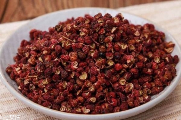 花椒泡脚的功效和作用好处,花椒泡脚图片 花椒泡脚的功效和作用好处,花椒泡脚图片