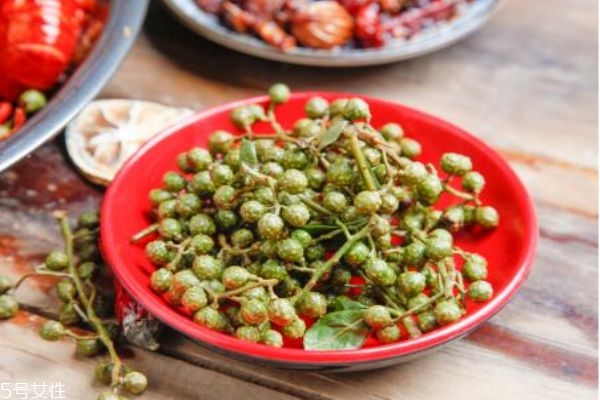 花椒加白糖能治胃病吗?,花椒加白糖能治胃病吗拇指医生