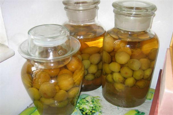 瓶装青梅酒过期了还能喝吗,青梅酒泡了三年能喝不