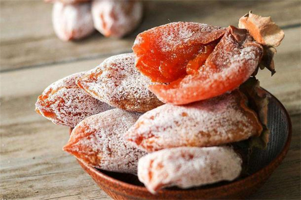 柿饼可以跟奶茶一起吃吗,柿饼跟奶茶能否一起吃 柿饼可以跟奶茶一起吃吗,柿饼跟奶茶能否一起吃