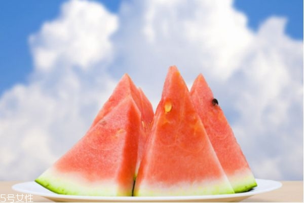 西瓜皮擦脸的作用和功效,丝瓜皮敷脸的功效和作用 西瓜皮擦脸的作用和功效,丝瓜皮敷脸的功效和作用