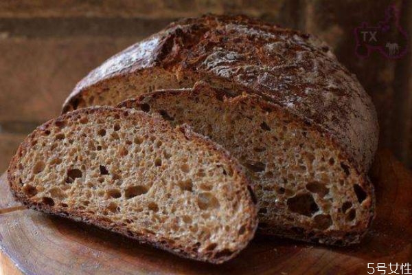 黑麦面包有营养吗,全麦面包蛋白质高吗