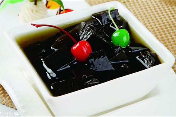 龟苓膏吃了上火吗,上火可以吃龟苓膏降火吗