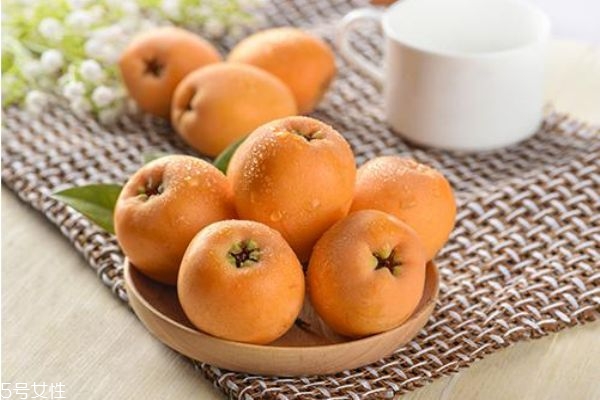 剥枇杷手黑了怎么办