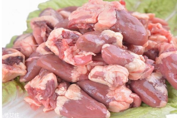 鸡心上面白的油要去掉吗鸡心怎么炒嫩好吃,鸡胗上面的油怎么处理比较快