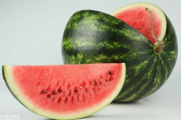 吃西瓜美白吗?,吃黄瓜美白还是西红柿美白