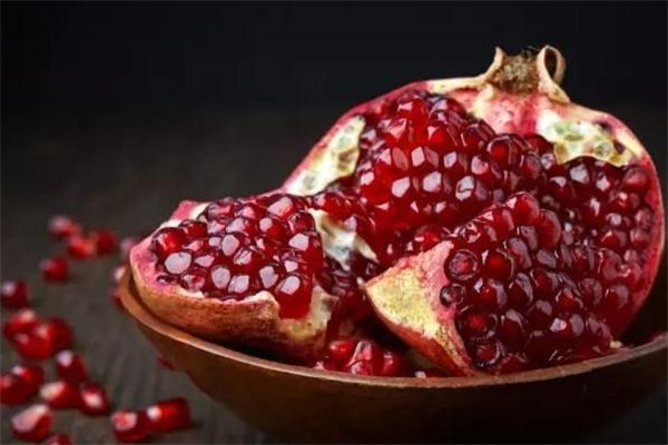 石榴籽能泡酒吗?有什么功效呢?,石榴籽可以直接泡酒吗