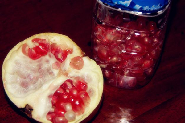 石榴籽可以泡酒吗?,石榴籽能泡酒吗?有什么功效呢?