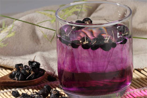 黑枸杞可以治疗白发吗,黑枸杞泡水喝可以治疗白发吗