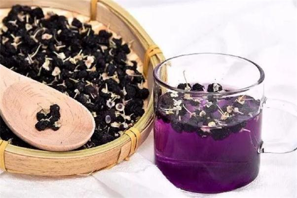 黑枸杞泡水晚上能喝吗?,黑枸杞泡水晚上可以喝吗?