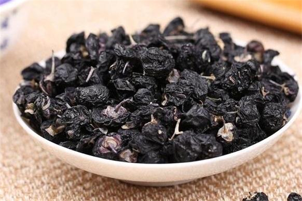 黑枸杞泡水喝会长胖吗?,黑枸杞泡水会不会发胖