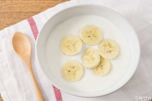 香蕉跟酸奶一起吃能减肥吗,香蕉酸奶可以减肥吗