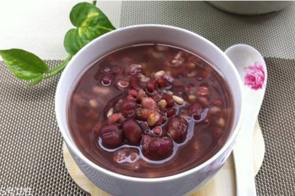 红豆薏米粥每天喝多少为宜,红豆薏米粥每天喝多少合适