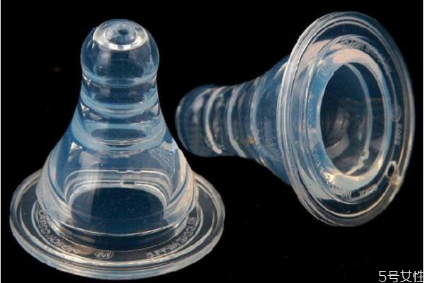 使用奶嘴要注意什么呢(奶嘴的正确使用)