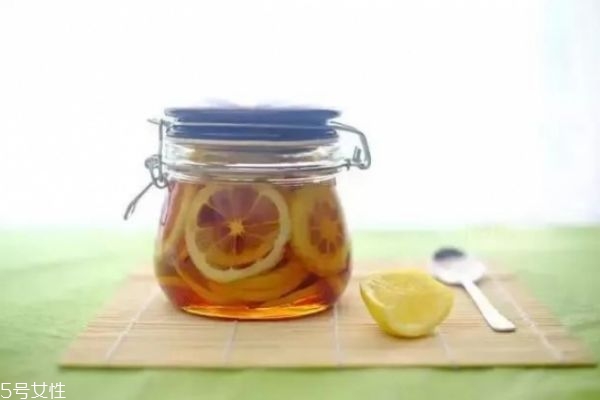 柠檬泡水搭配什么最好,柠檬水和什么泡水最好