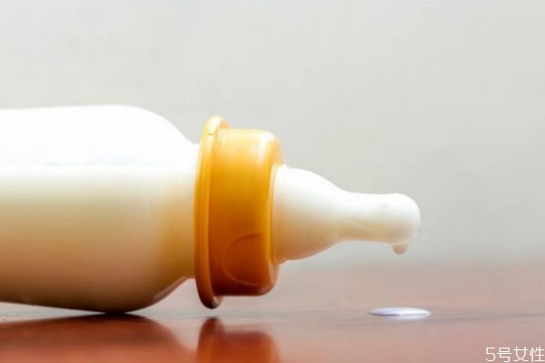 冲奶粉先放水还是先放奶粉呢(冲奶粉是先放奶粉还是先放水?)