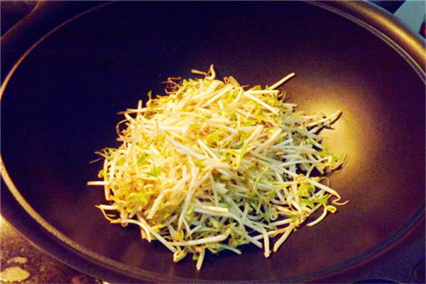 绿豆芽属于酸性还是碱性食物,绿豆芽是凉性食物吗