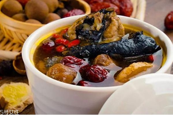 乌鸡汤放什么食材好可以补血补气,怎样煲乌鸡汤