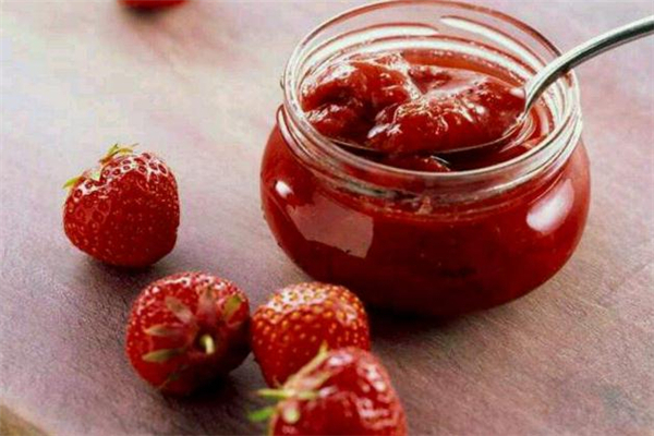 草莓酱能泡水喝吗,草莓果酱可以泡水喝吗