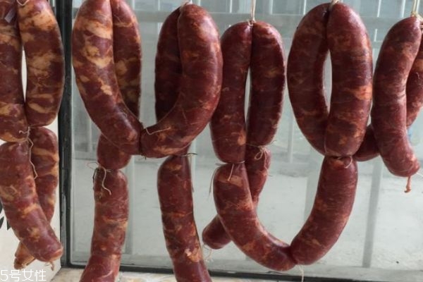 家庭自制香肠的做法,在家如何自制香肠