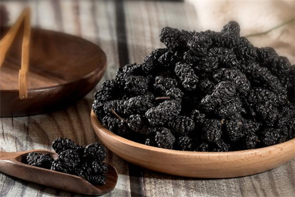 桑葚干泡水后可以吃吗?,桑葚干泡完水可以吃吗