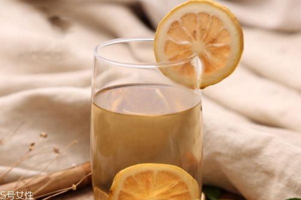 泡柠檬水用干柠檬好还是新鲜的好,干柠檬泡水好还是新鲜柠檬泡水好