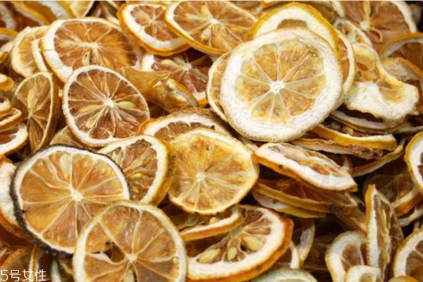 一片柠檬片能泡几次水,干柠檬片一次泡多少片