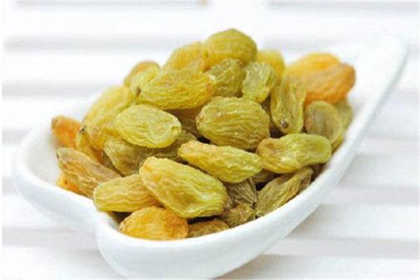 葡萄干泡水喝有什么功效和作用,葡萄干泡水喝的作用 葡萄干泡水喝有什么功效和作用,葡萄干泡水喝的作用