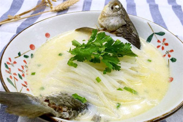 鲫鱼汤属于高嘌呤食物吗,鲫鱼汤嘌呤含量