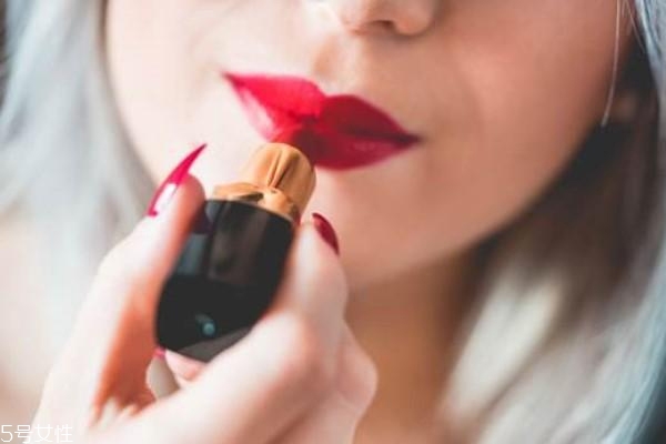 涂口红的正确步骤视频教程,涂口红的正确步骤视频