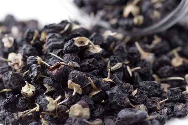 黑枸杞用多少度水泡比较好,黑枸杞泡用多少度的水