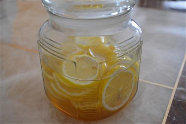 柠檬水能解酒么,柠檬泡水可以解酒吗