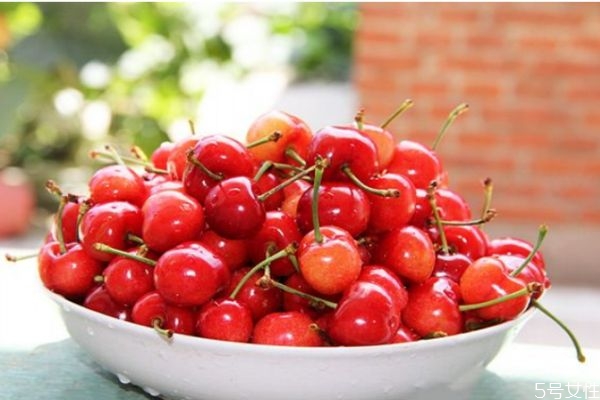 睡前吃樱桃好吗,晚上吃樱桃有什么好处