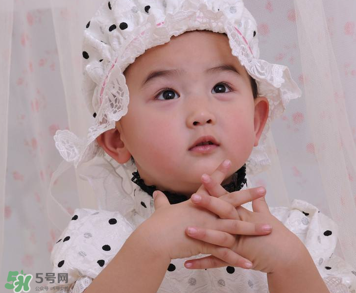 小孩荨麻疹是怎么引起的,儿童麻痹症是什么