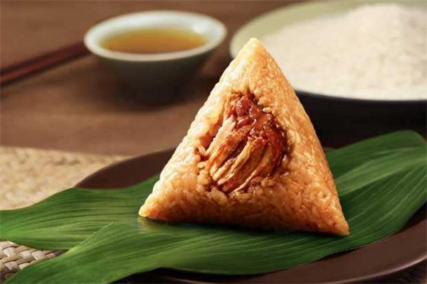 让粽子变黄的是什么,包粽子放什么材料会变黄