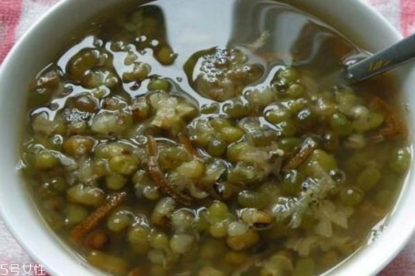 煮绿豆汤放什么糖好吃,煮绿豆汤放什么糖好?
