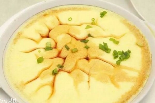 鸡蛋羹加热水还是加凉水,鸡蛋羹开水煮还是冷水