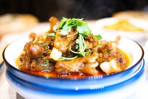 哪些人不适合吃羊肉汤锅,冬天羊肉和什么东西吃最好