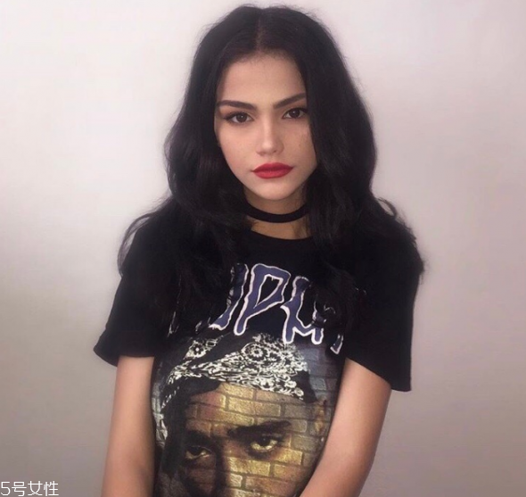 黑T恤怎么洗不掉色,黑t恤怎么洗不发白 黑T恤怎么洗不掉色,黑t恤怎么洗不发白