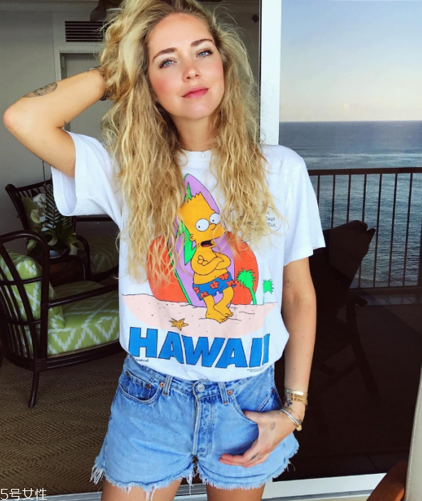 t恤怎么洗才会白,白t恤怎么洗白小窍门