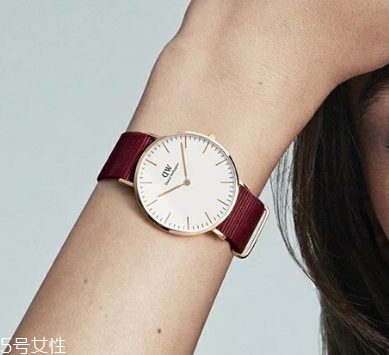 手表的保护膜要撕掉吗,手表表面的保护膜被撕了怎么办