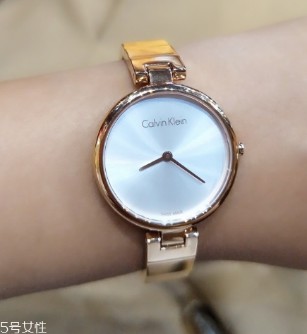 手表没有刻度怎么看时间图解,手表没有刻度怎么看时间